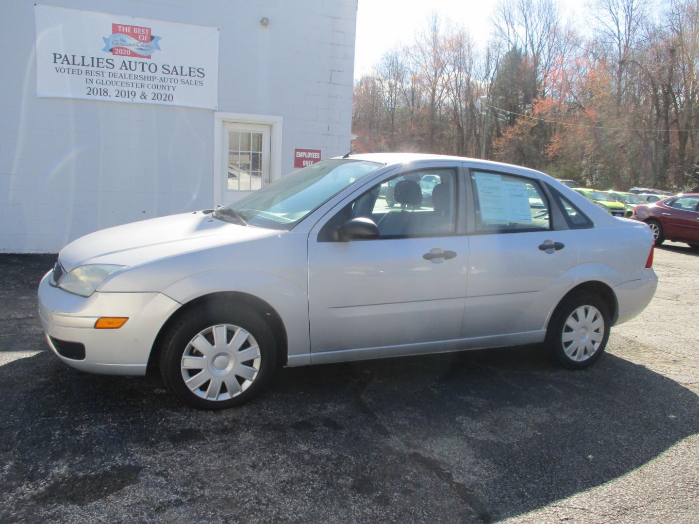 2007 SILVER Ford Focus (1FAHP34N27W) with an 2.0L L4 DOHC 16V engine, AUTOMATIC transmission, located at 540a Delsea Drive, Sewell, NJ, 08080, (856) 589-6888, 39.752560, -75.111206 - Photo#1